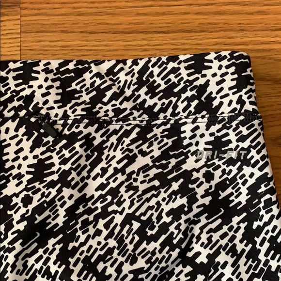 Nike Essential Pronto Stay Warm Crops - Picture 4 of 5